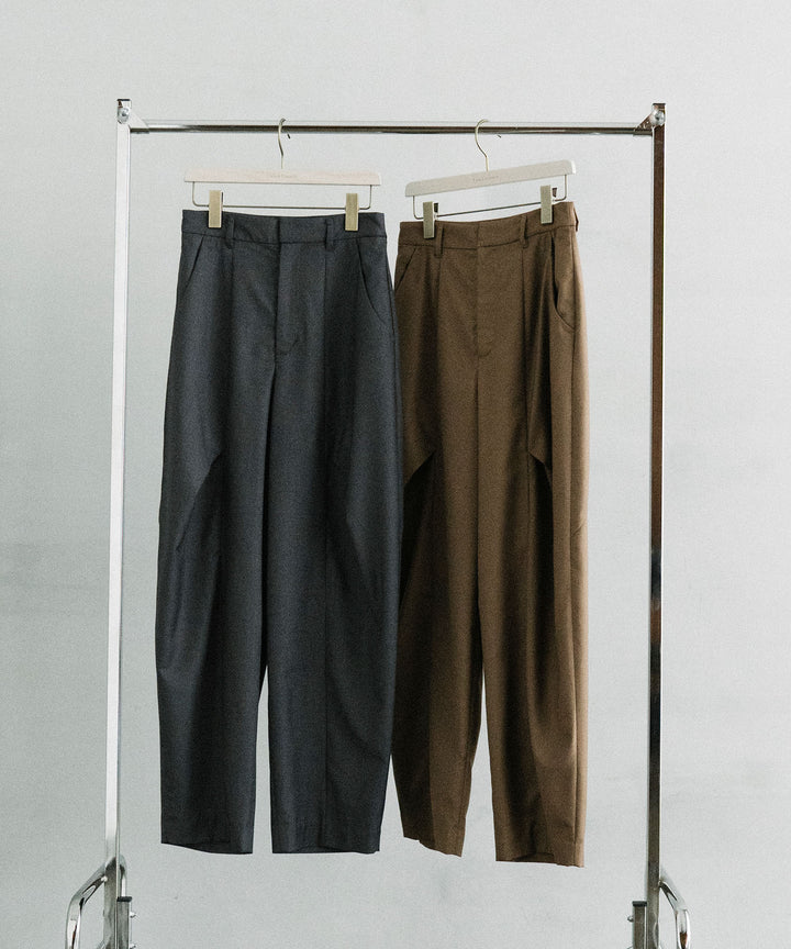 Tuck Tapered Pants(タックテーパードパンツ)