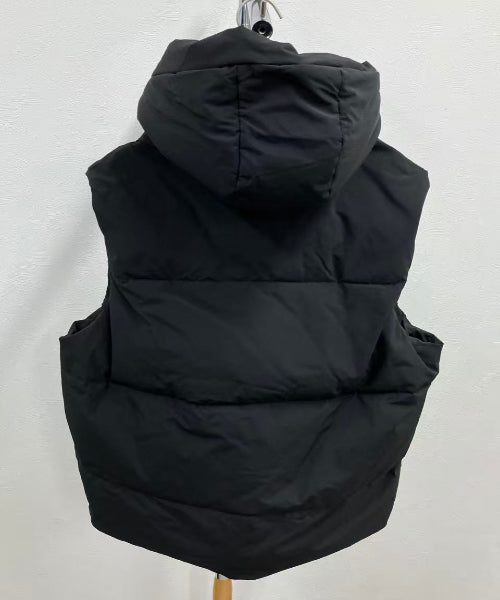 新品　jeuneフード付き ブラック ダウンベスト 新品 jeuneフード付き ブラック ダウンベスト
